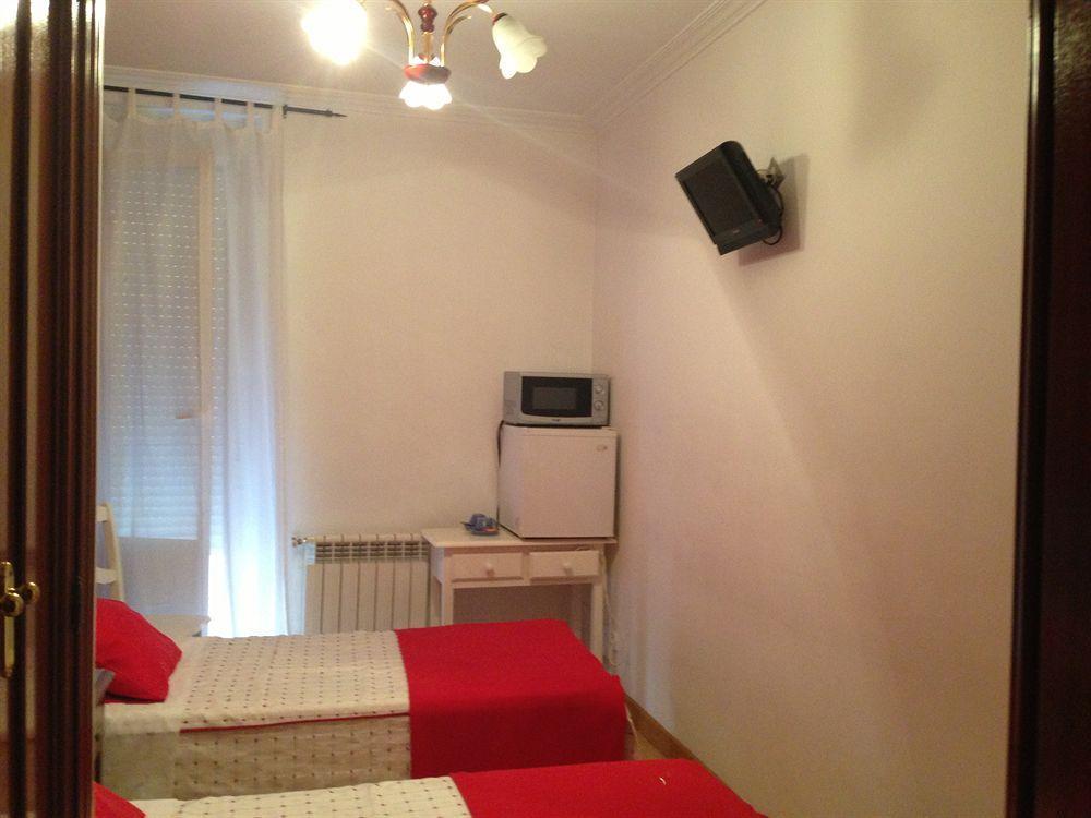 Hostal La Estrella Madrid Exteriör bild