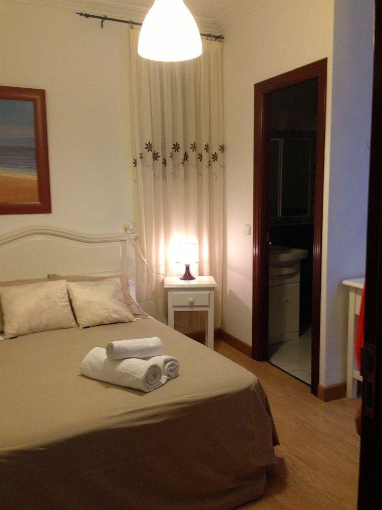 Hostal La Estrella Madrid Exteriör bild