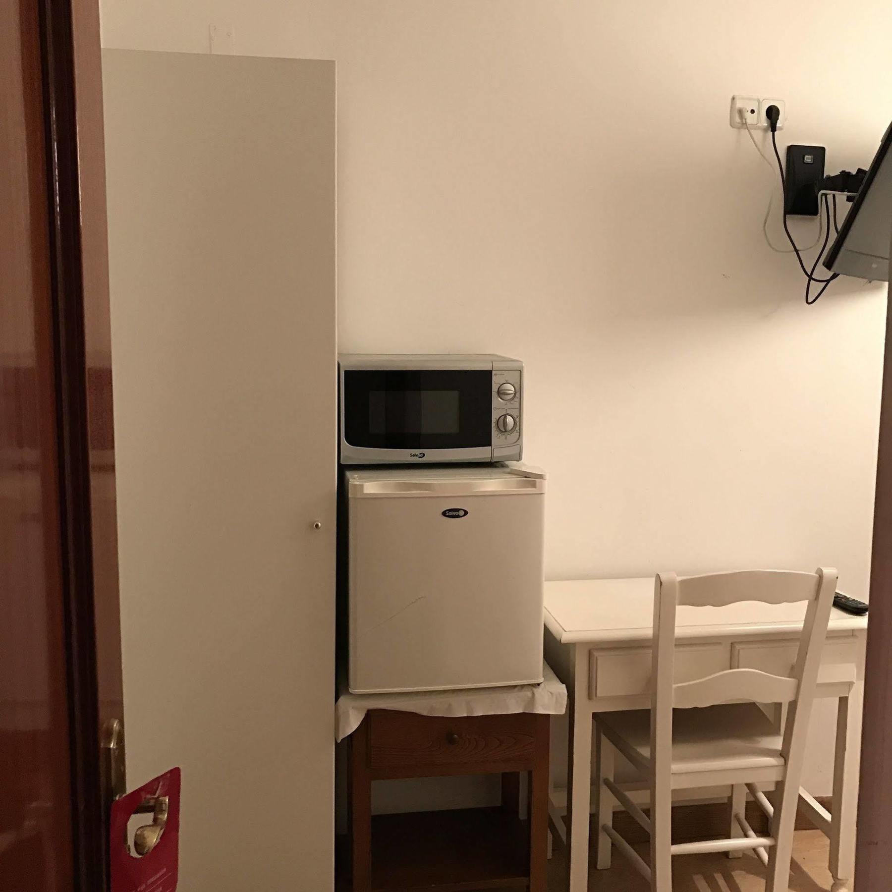 Hostal La Estrella Madrid Exteriör bild