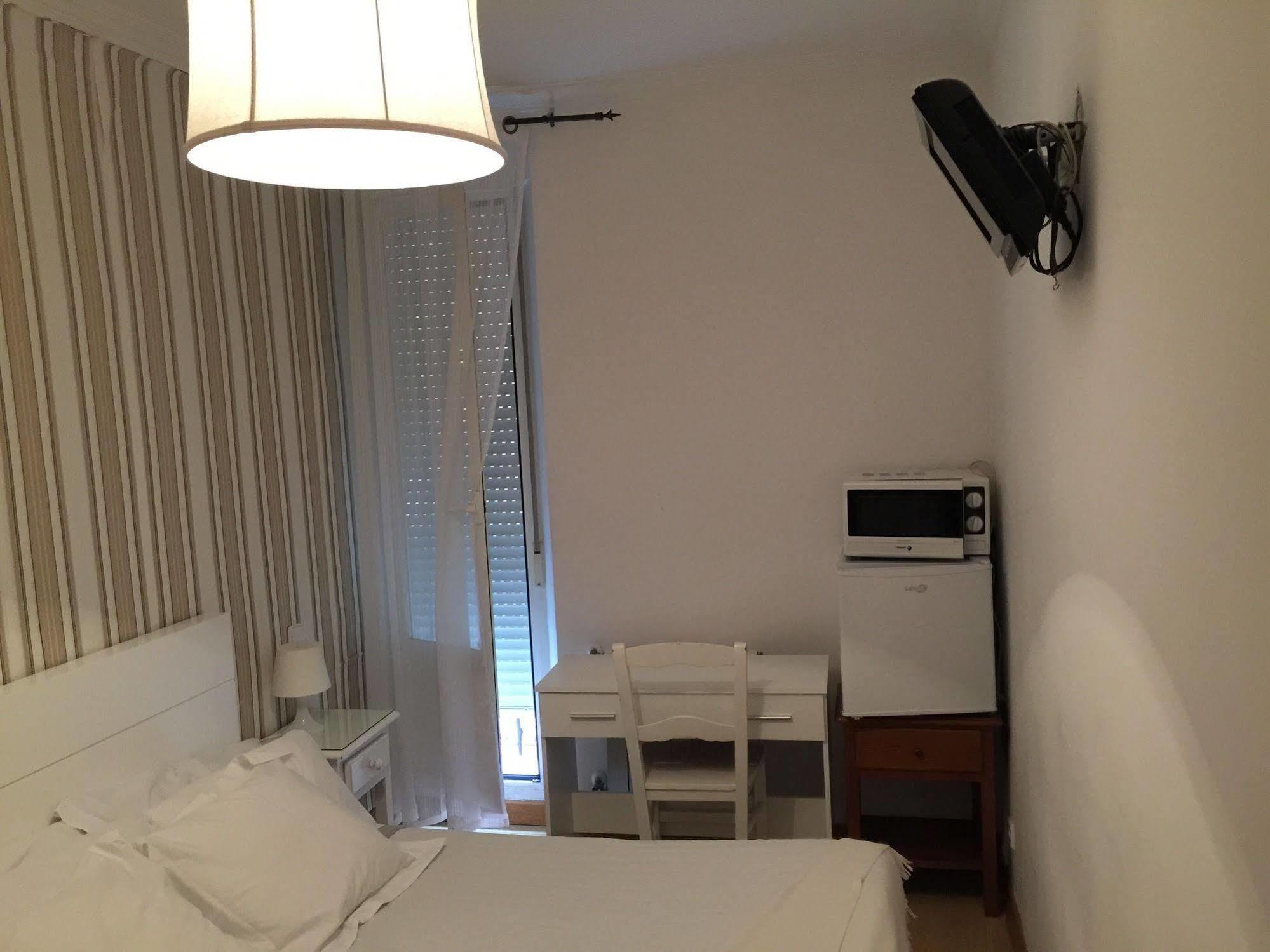 Hostal La Estrella Madrid Exteriör bild