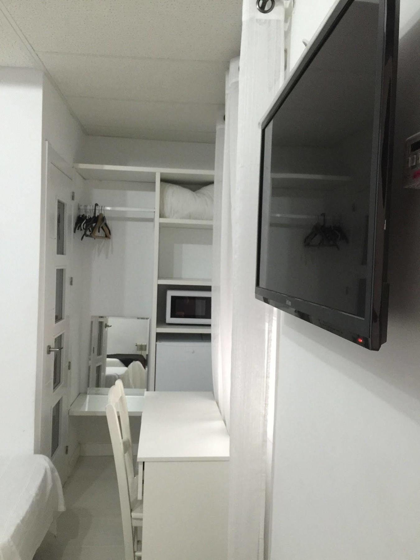 Hostal La Estrella Madrid Exteriör bild