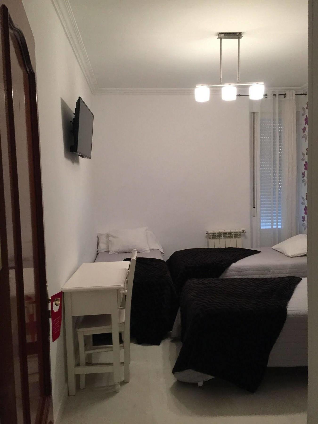 Hostal La Estrella Madrid Exteriör bild
