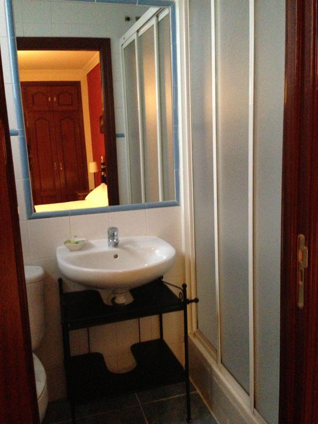 Hostal La Estrella Madrid Exteriör bild