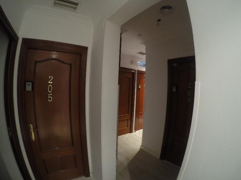 Hostal La Estrella Madrid Exteriör bild