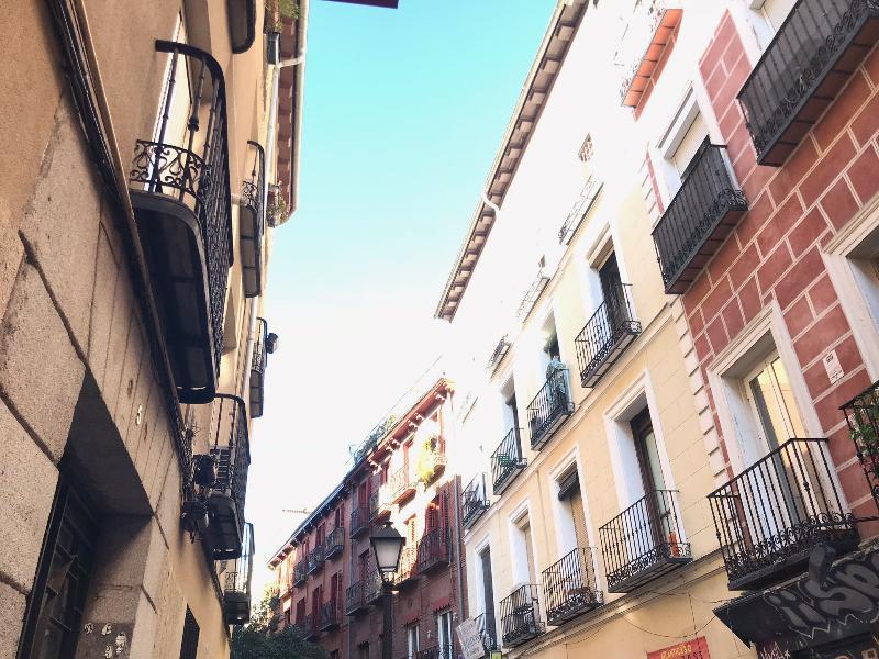 Hostal La Estrella Madrid Exteriör bild