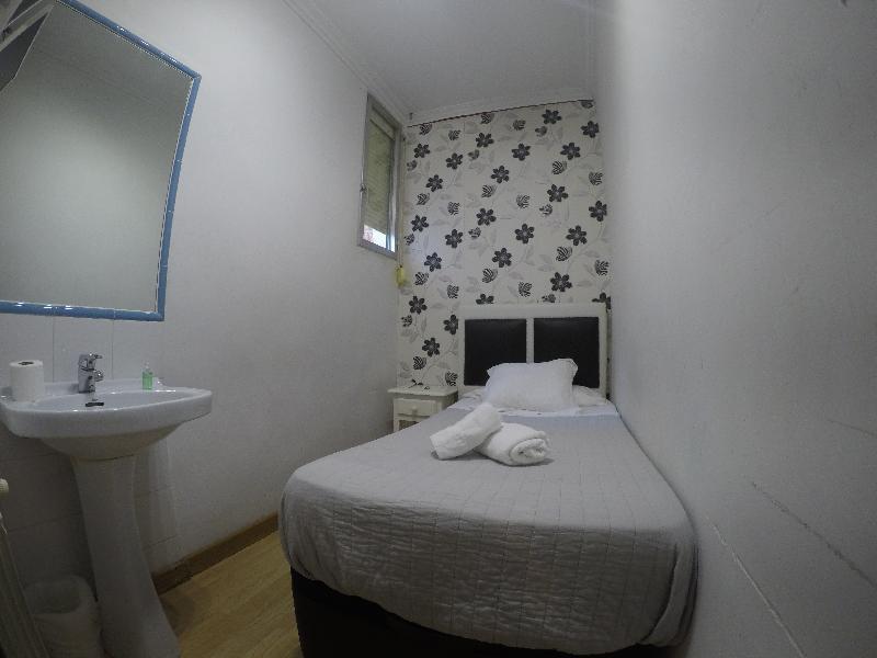 Hostal La Estrella Madrid Exteriör bild