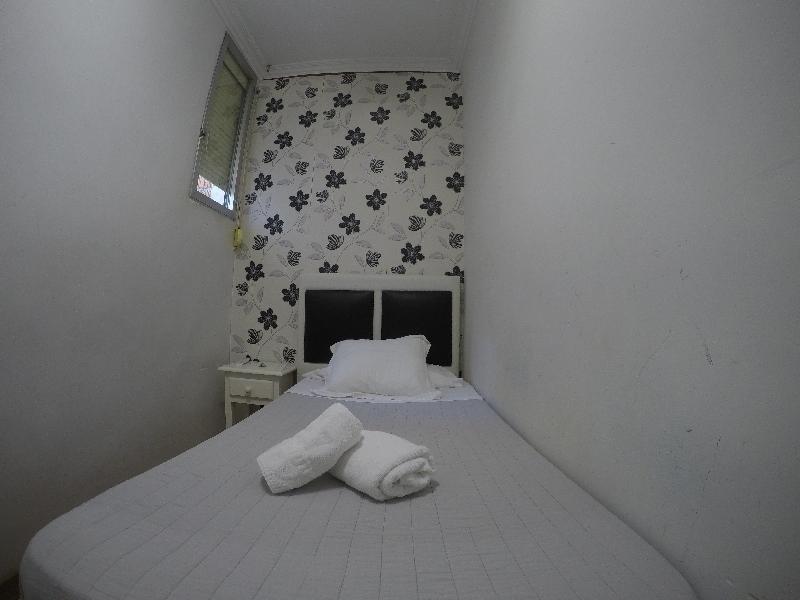 Hostal La Estrella Madrid Exteriör bild