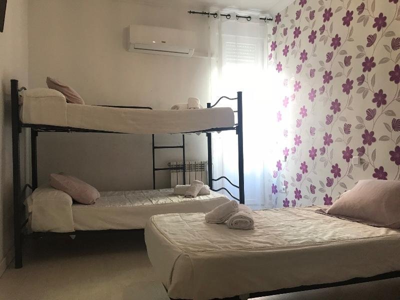 Hostal La Estrella Madrid Exteriör bild