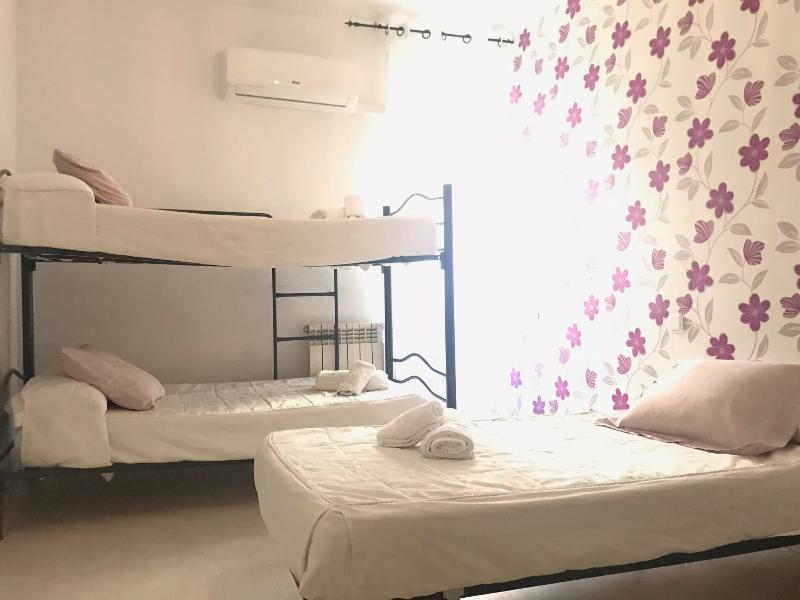 Hostal La Estrella Madrid Exteriör bild