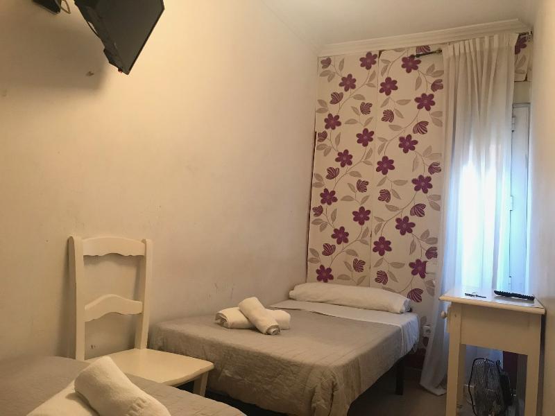 Hostal La Estrella Madrid Exteriör bild