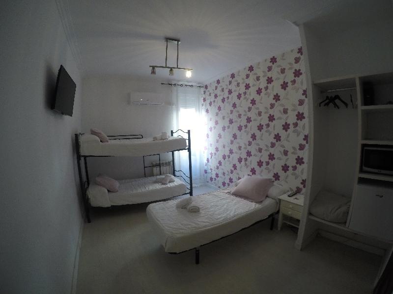 Hostal La Estrella Madrid Exteriör bild