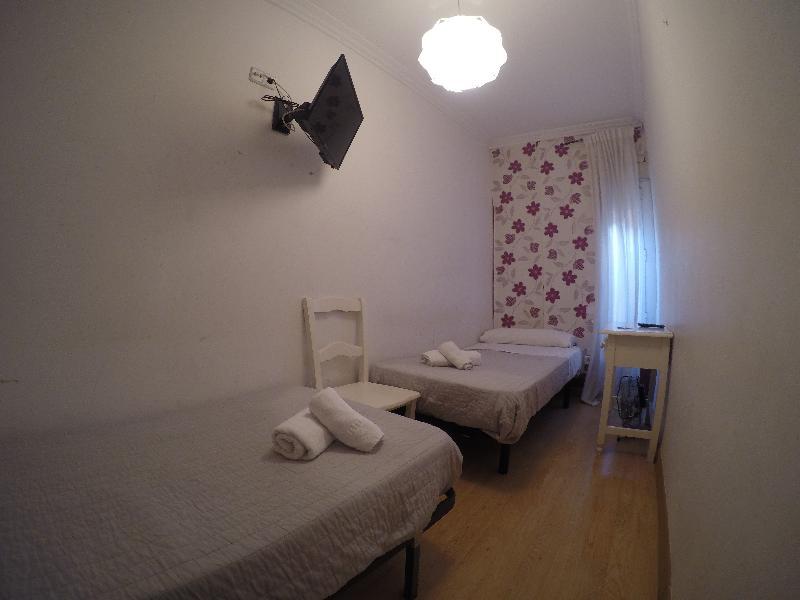 Hostal La Estrella Madrid Exteriör bild