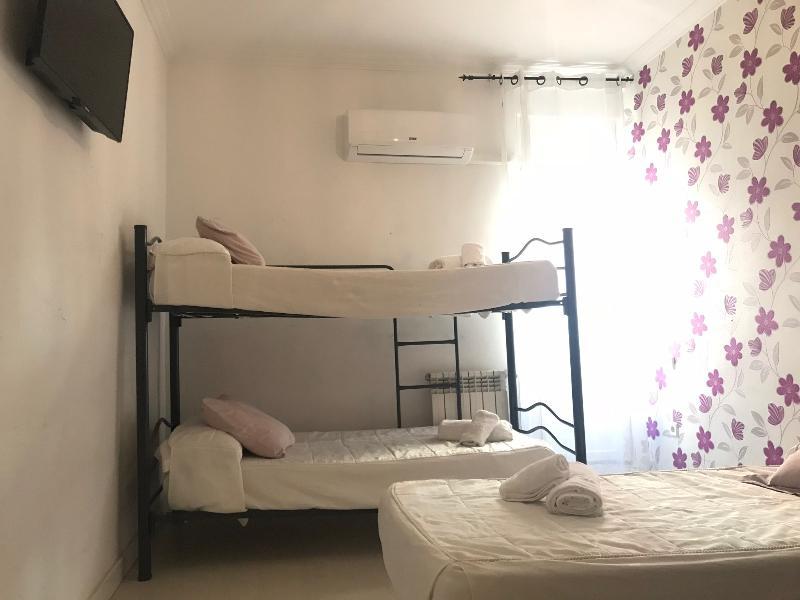 Hostal La Estrella Madrid Exteriör bild