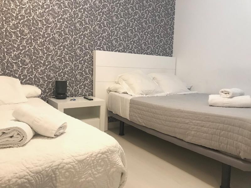 Hostal La Estrella Madrid Exteriör bild