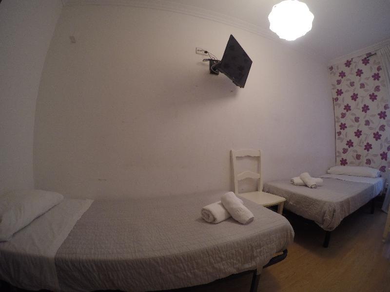 Hostal La Estrella Madrid Exteriör bild