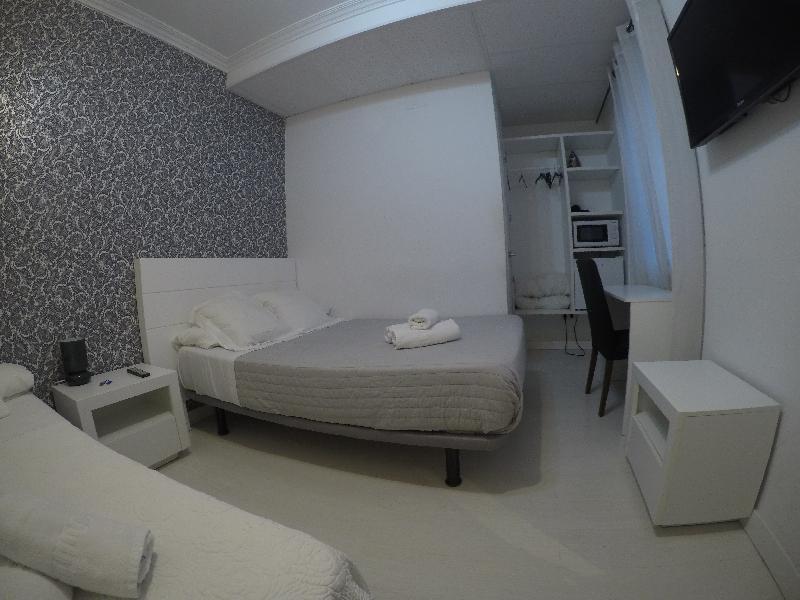 Hostal La Estrella Madrid Exteriör bild