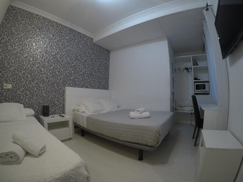 Hostal La Estrella Madrid Exteriör bild