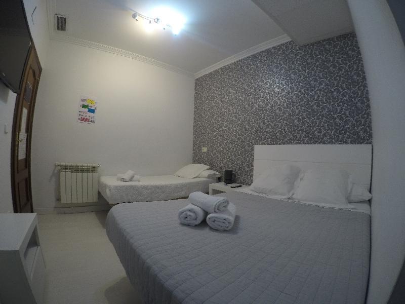 Hostal La Estrella Madrid Exteriör bild