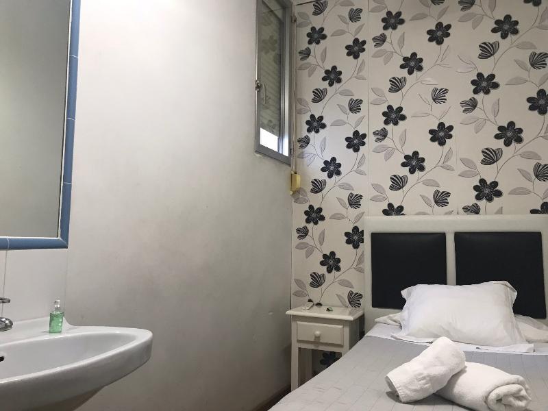 Hostal La Estrella Madrid Exteriör bild