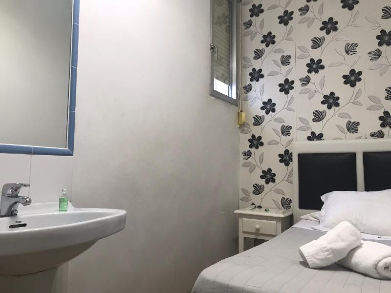 Hostal La Estrella Madrid Exteriör bild
