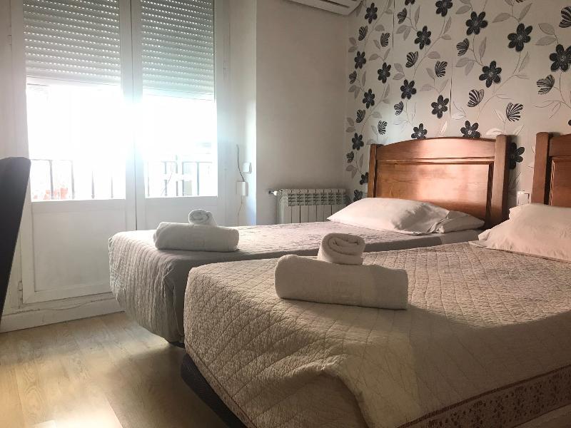 Hostal La Estrella Madrid Exteriör bild